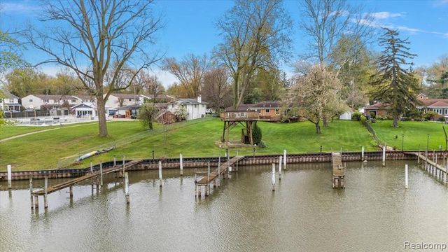25651 S River Road, Harrison Twp, MI 48045