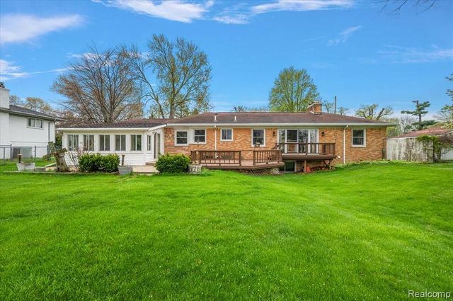 25651 S River Road, Harrison Twp, MI 48045