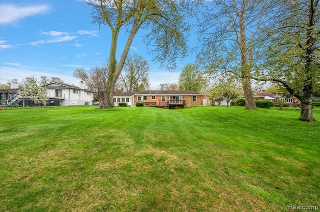 25651 S River Road, Harrison Twp, MI 48045