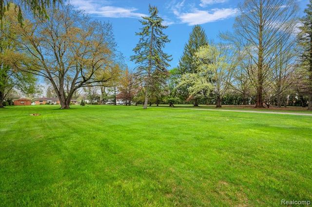 25651 S River Road, Harrison Twp, MI 48045