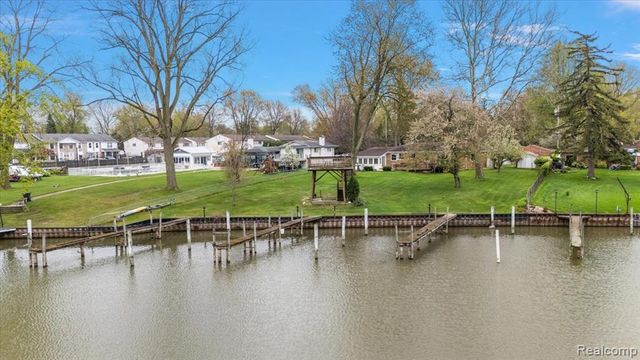 25651 S River Road, Harrison Twp, MI 48045