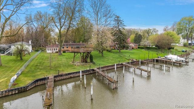 25651 S River Road, Harrison Twp, MI 48045