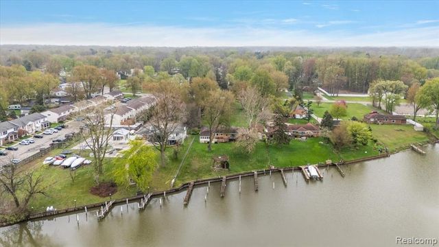 25651 S River Road, Harrison Twp, MI 48045