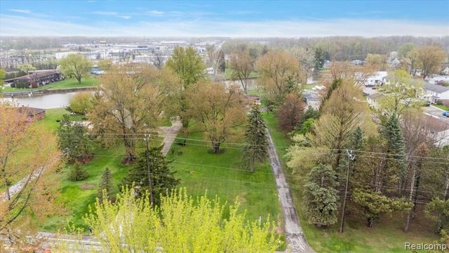 25651 S River Road, Harrison Twp, MI 48045