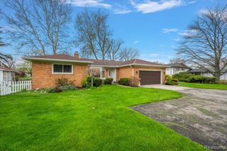 25651 S River Road, Harrison Twp, MI 48045
