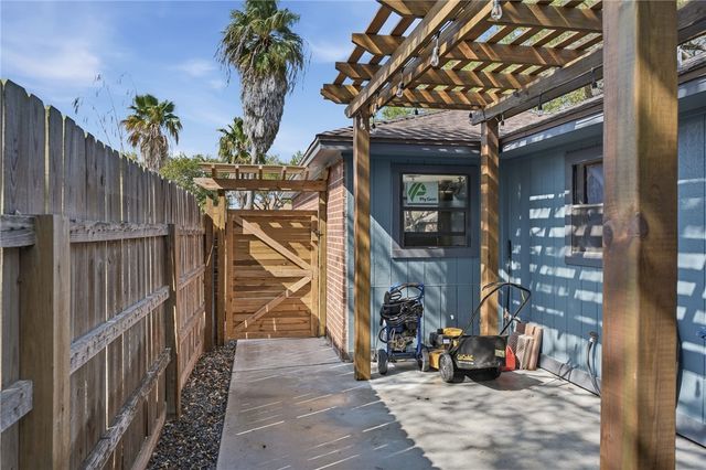 2169 Timberleaf Circ, Ingleside, TX 78362