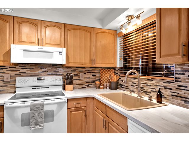 126 TREEHILL Loop, Eugene, OR 97405