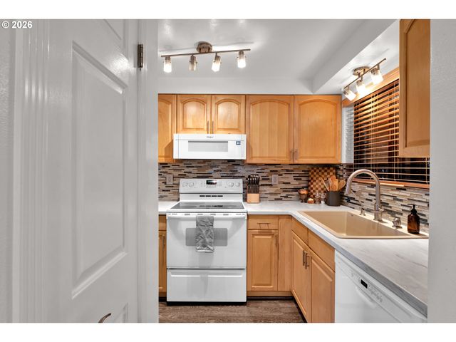 126 TREEHILL Loop, Eugene, OR 97405