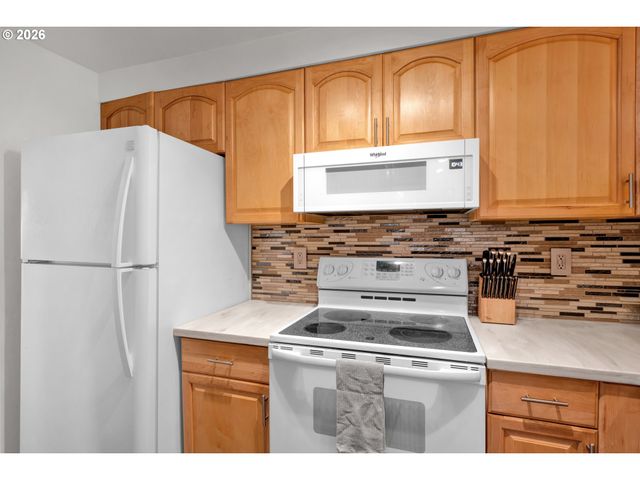 126 TREEHILL Loop, Eugene, OR 97405