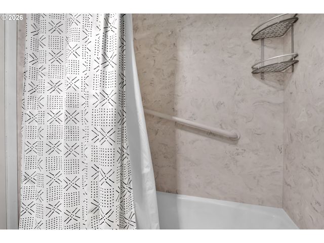 126 TREEHILL Loop, Eugene, OR 97405