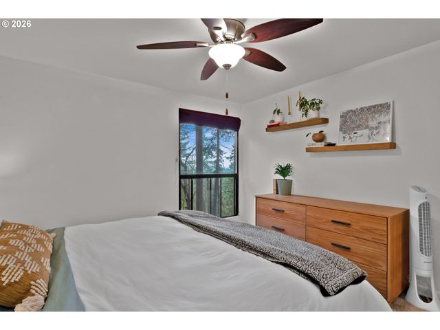 126 TREEHILL Loop, Eugene, OR 97405