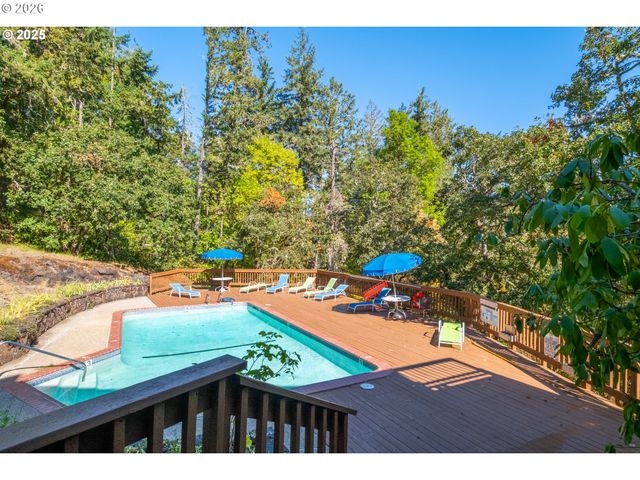 126 TREEHILL Loop, Eugene, OR 97405