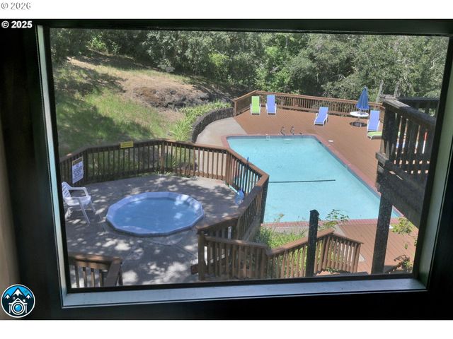 126 TREEHILL Loop, Eugene, OR 97405