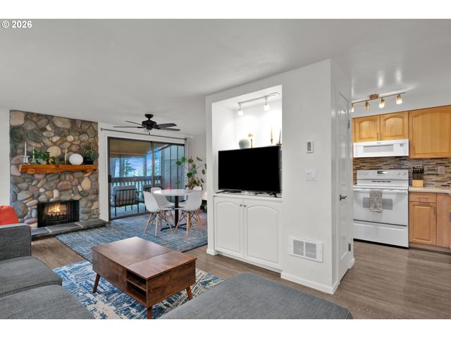 126 TREEHILL Loop, Eugene, OR 97405