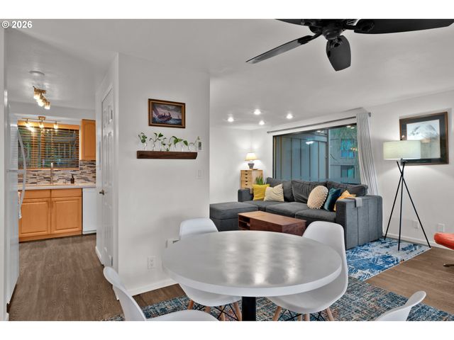 126 TREEHILL Loop, Eugene, OR 97405