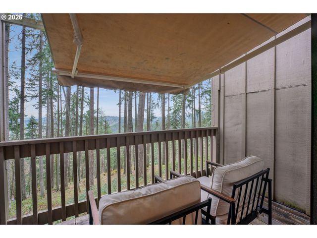 126 TREEHILL Loop, Eugene, OR 97405