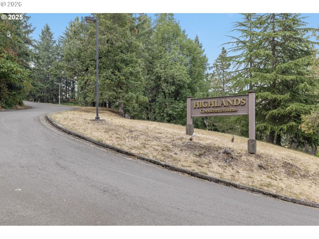 126 TREEHILL Loop, Eugene, OR 97405