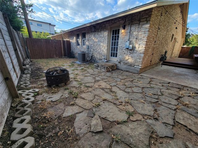 2011 Meadowridge DR A, Austin, TX 78704