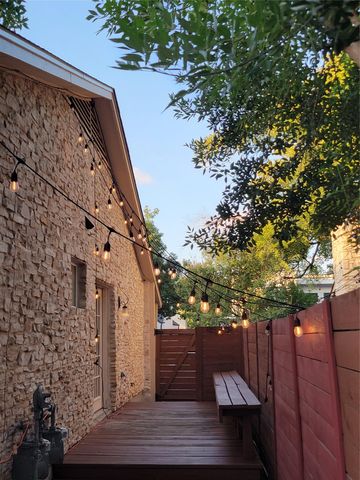 2011 Meadowridge DR A, Austin, TX 78704