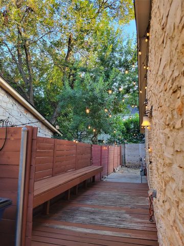 2011 Meadowridge DR A, Austin, TX 78704