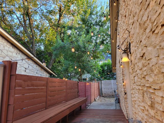 2011 Meadowridge DR A, Austin, TX 78704