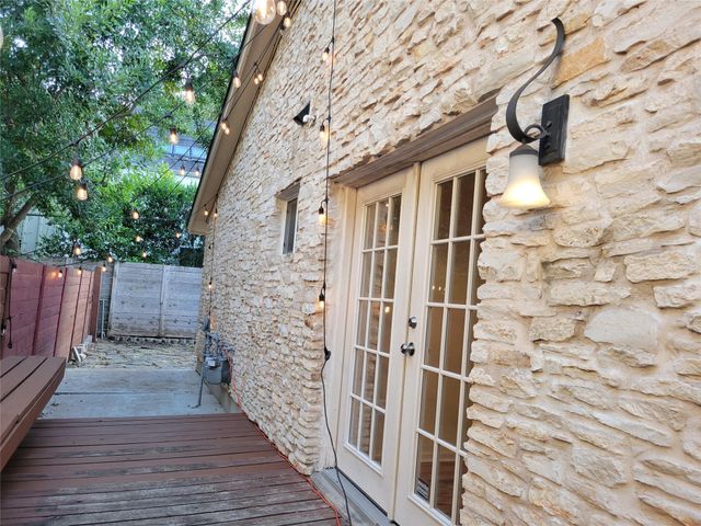 2011 Meadowridge DR A, Austin, TX 78704