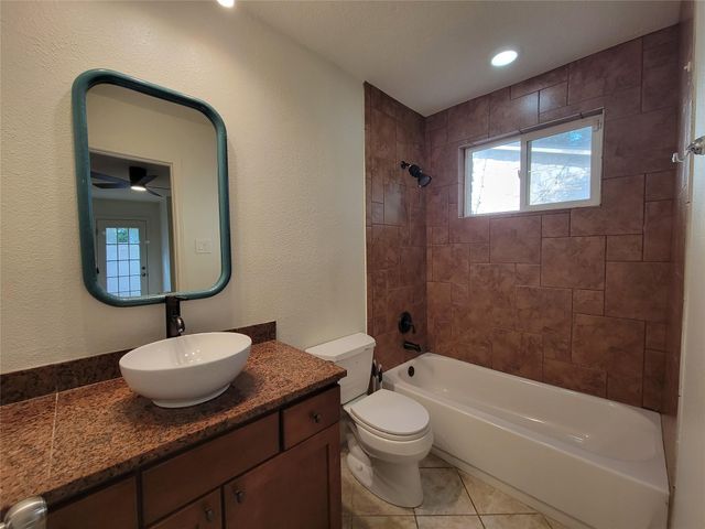 2011 Meadowridge DR A, Austin, TX 78704