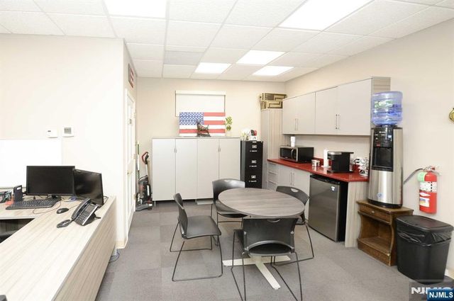 20-00 Fair Lawn Avenue, Fair Lawn, NJ 07410