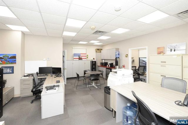 20-00 Fair Lawn Avenue, Fair Lawn, NJ 07410