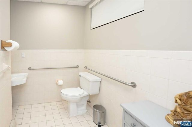 20-00 Fair Lawn Avenue, Fair Lawn, NJ 07410