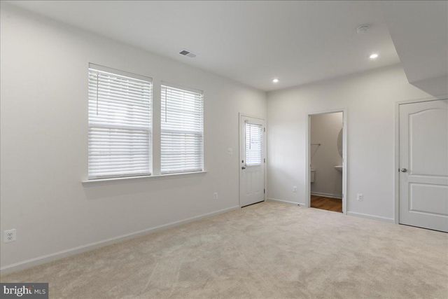 100 STAFFORD PL, Falling Waters, WV 25419