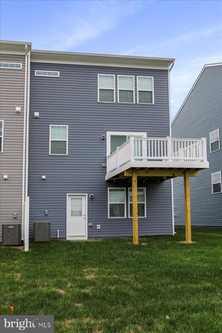 100 STAFFORD PL, Falling Waters, WV 25419