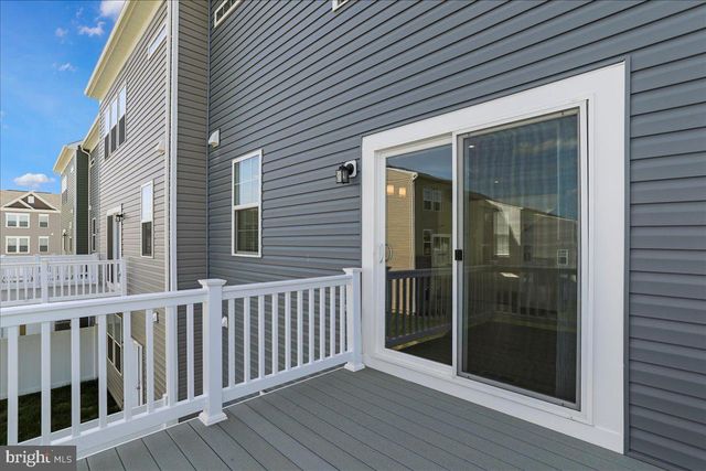 100 STAFFORD PL, Falling Waters, WV 25419