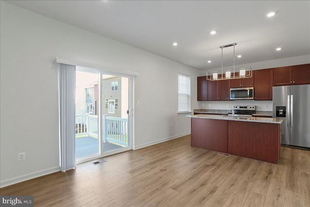 100 STAFFORD PL, Falling Waters, WV 25419