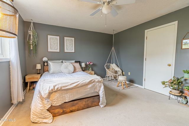 23270 Pioneer Drive, Bristol, VA 24202