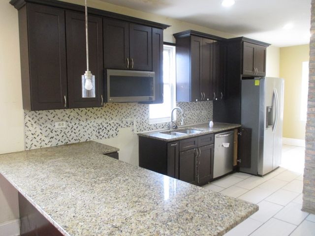 3025 E 80th Place, Chicago, IL 60617