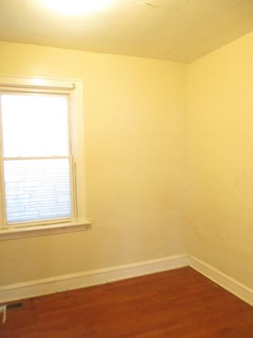 3025 E 80th Place, Chicago, IL 60617