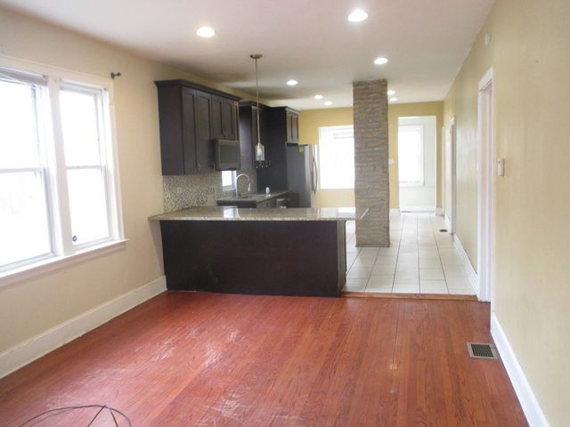 3025 E 80th Place, Chicago, IL 60617