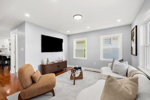 18 Derne, Everett, MA 02149