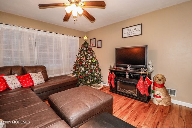 7 Alan Terrace, Jackson, NJ 08527