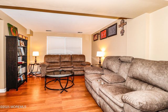 7 Alan Terrace, Jackson, NJ 08527