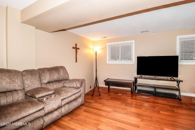 7 Alan Terrace, Jackson, NJ 08527