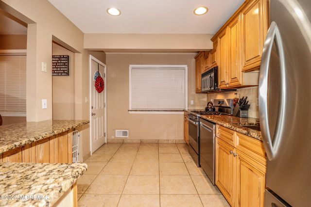 7 Alan Terrace, Jackson, NJ 08527