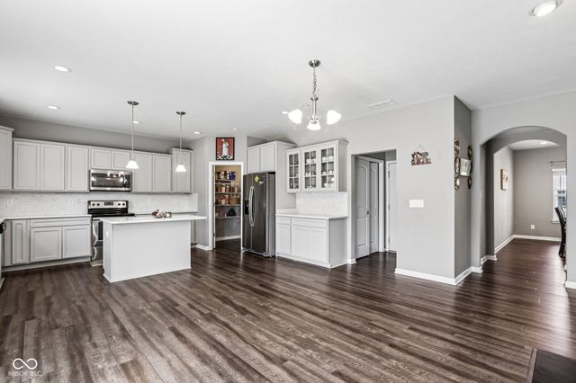 9257 Thames Drive, Avon, IN 46123
