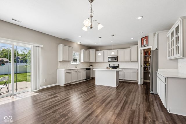 9257 Thames Drive, Avon, IN 46123