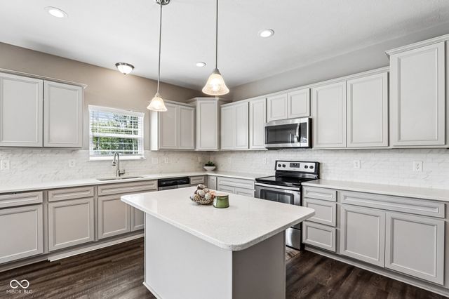 9257 Thames Drive, Avon, IN 46123