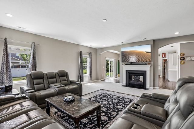 9257 Thames Drive, Avon, IN 46123