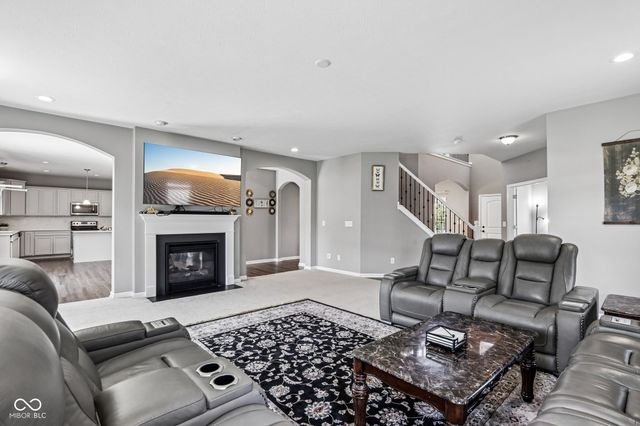 9257 Thames Drive, Avon, IN 46123