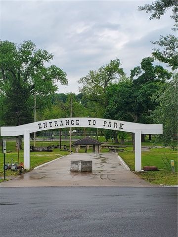 120 N Duff Avenue, Sulphur Springs, AR 72768