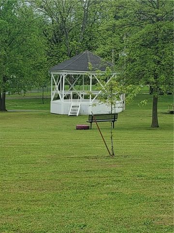 120 N Duff Avenue, Sulphur Springs, AR 72768